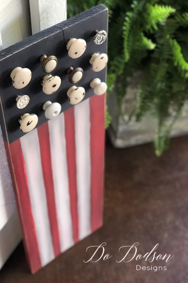 I'm in LOVE with this DIY wooden American Flag sign