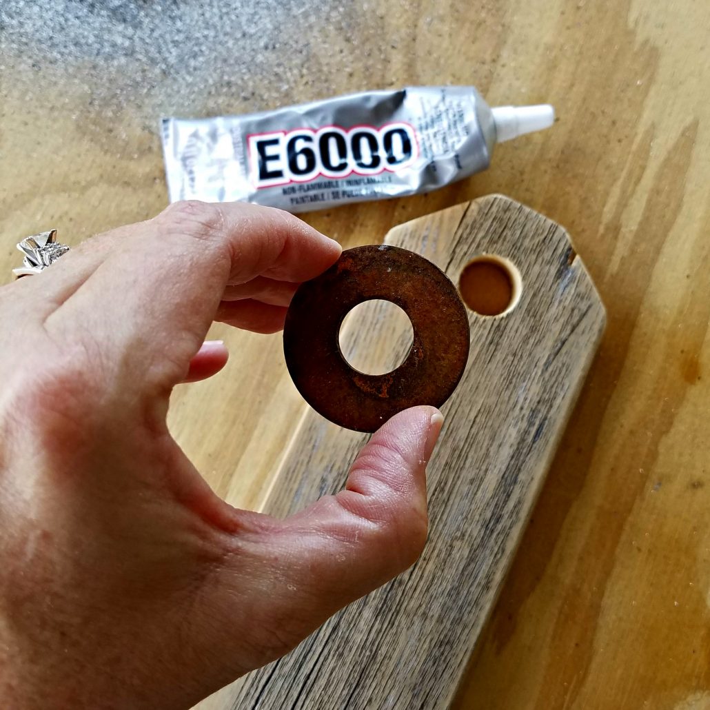 I added DIY rusty washers to old fence pickets to make wooden tags. #woodentags