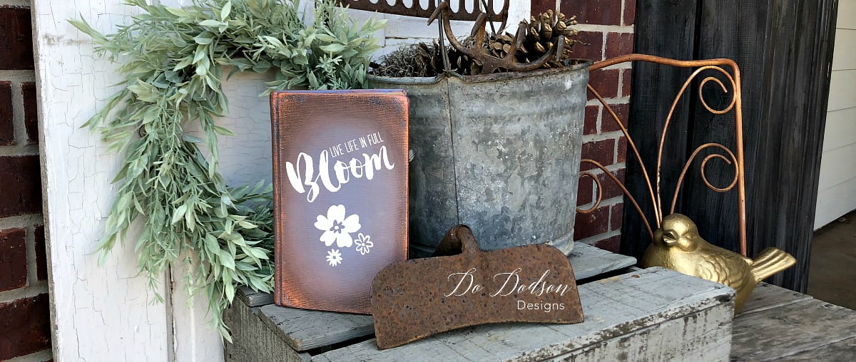Paint blending with Dixie Belle Paint for decorative books.