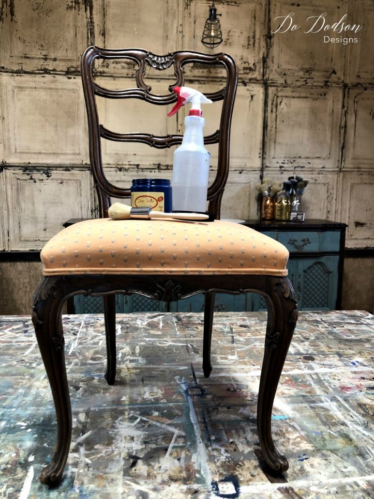 Look what painting fabric did for this chair! #dodsondesigns #paintingfabric #fabricpaint #paintedchair #paintedfurniture