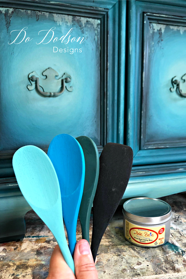 How do you know when you're getting the best paint brand for your furniture? This is a question that I often get in my business. With so many brands out there on the market, it's tough to know. Today I want to share the 7 things I expect from a good quality furniture paint with you.