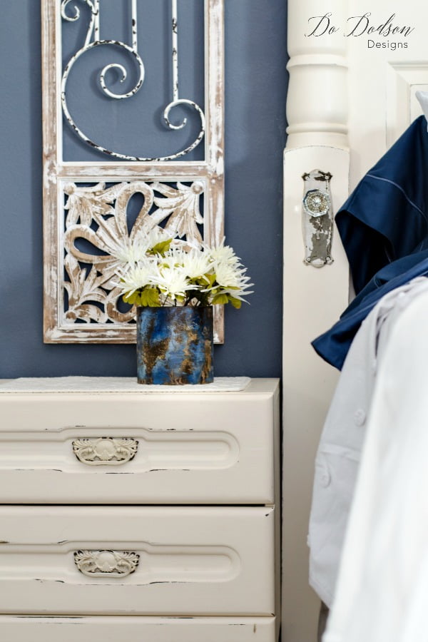 How To Add Amazing Color To Your Bedroom Makeover #dododsondesigns #bedroommakeover #bedroomideas #beddesign #bedroomdecoratingideas #bedroom