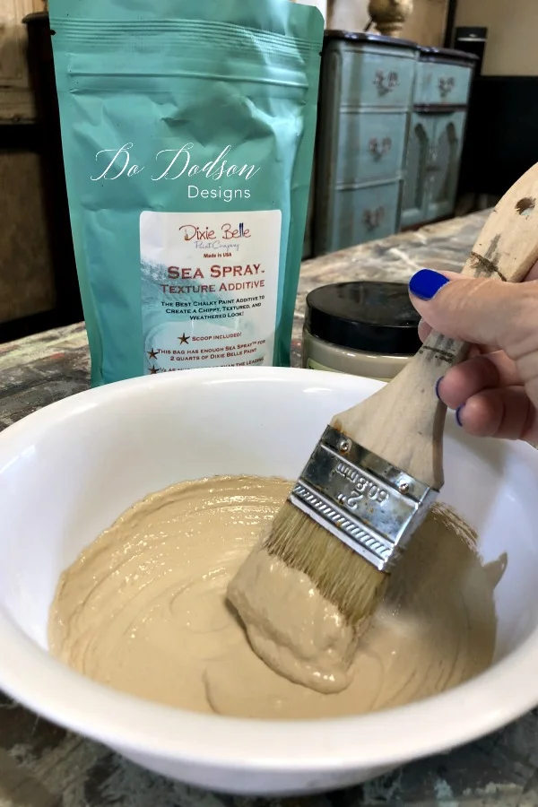 I added seamless texture to my painted furniture with Sea Spray. It's a texture additive that can mixed right into the color of paint you want to use. #dododsondesigns #textured #texturepainting #paintedfurniture #furnituremakeover #furnitureartist