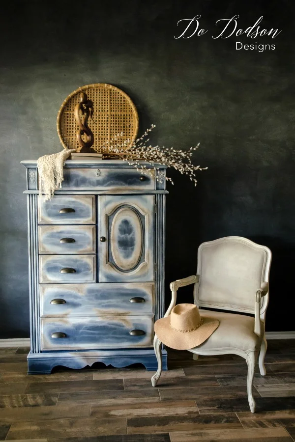 How To Create A Seamless Texture Beachy Look On Your Furniture #dododsondesigns #textured #texturepainting #paintedfurniture #furnituremakeover #furnitureartist