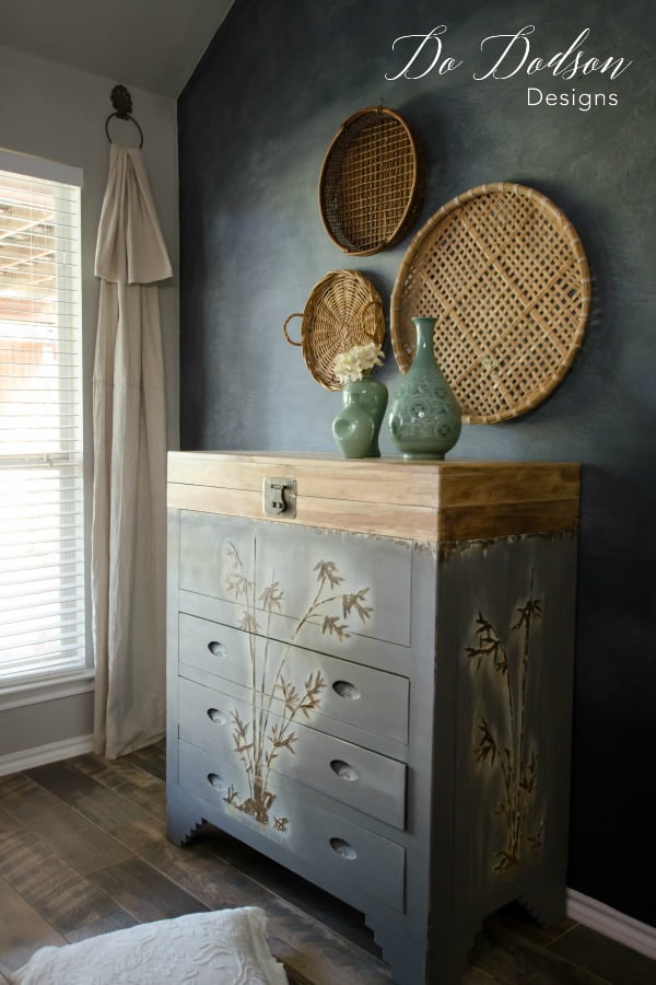 The BEST Way To Paint Over Mother Of Pearl Furniture #furnitureartist #dododsondesigns #paintedfurniture #furnituremakeover #diyproject #diyhomedecor #motherofpearl
