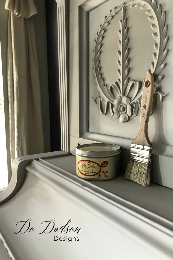 How to paint a piano with chalk paint and highlights using white wax.