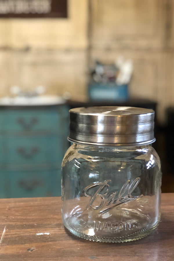 I painted a buffalo plaid design on a mason jar and it's so stinking cute!