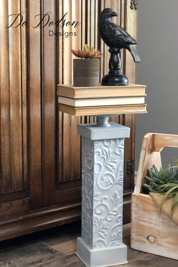 I'm such a book hound! Using books on this upcycled home decor project was a great way to show my own personal style.