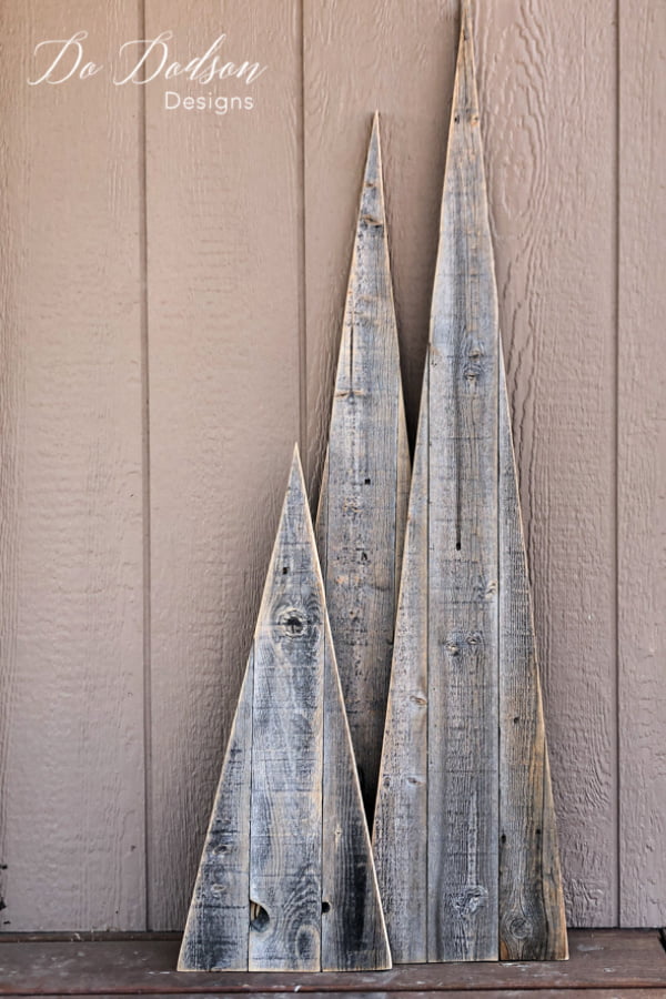 I made these adorable wood Christmas trees from some old fence lumber. Easy peasy, my kind of project.