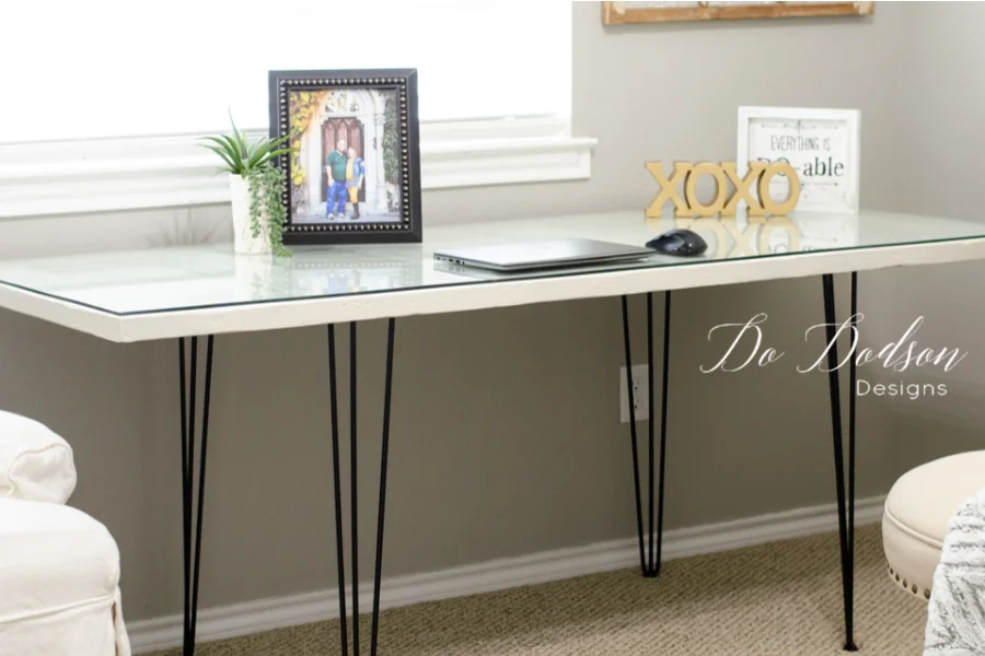 I'm so in LOVE with how this DIY hairpin leg desk turned out.