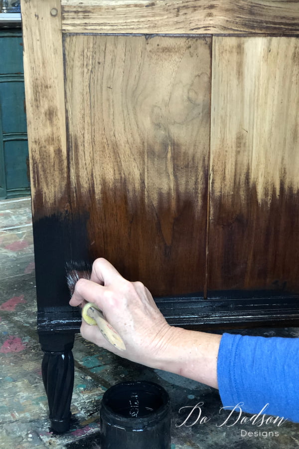 I used black chalk mineral paint to create an ombre raw wood look on this side table. The results are mind blowing!