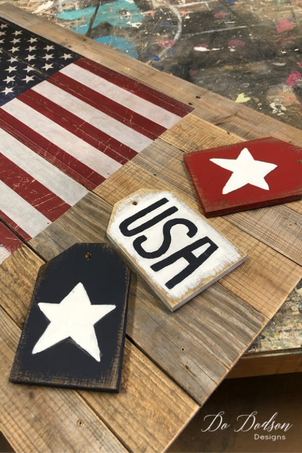 American flag pallet sign and wooden tags. The perfect combination for front porch decor.