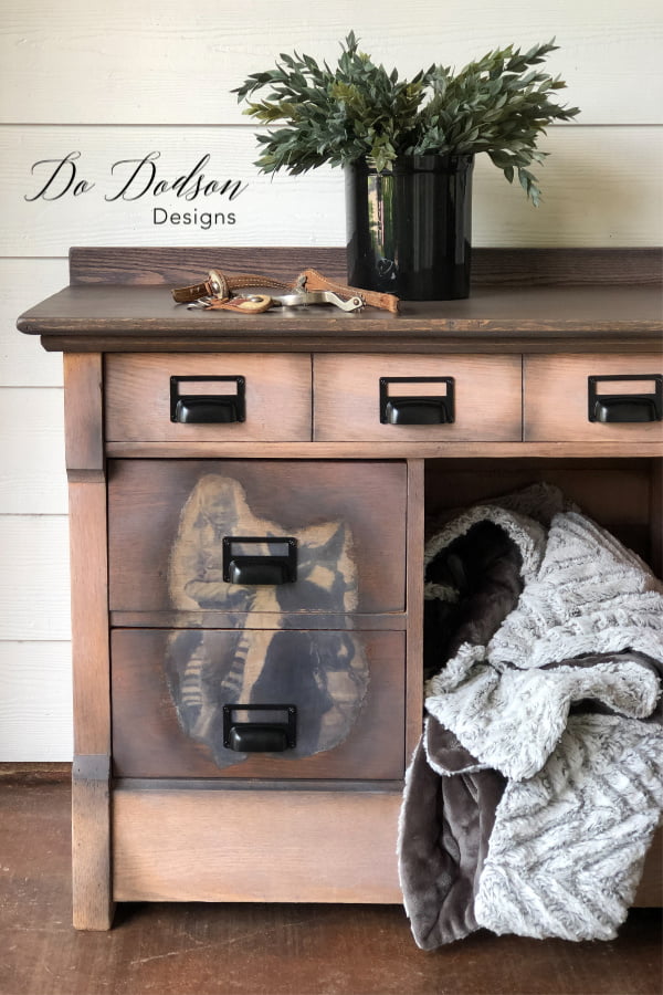 What's not to love when you use an old photo and turn it into a DIY photo transfer? Unique one of a kind and it cost $1. Budget friendly furniture makeovers.