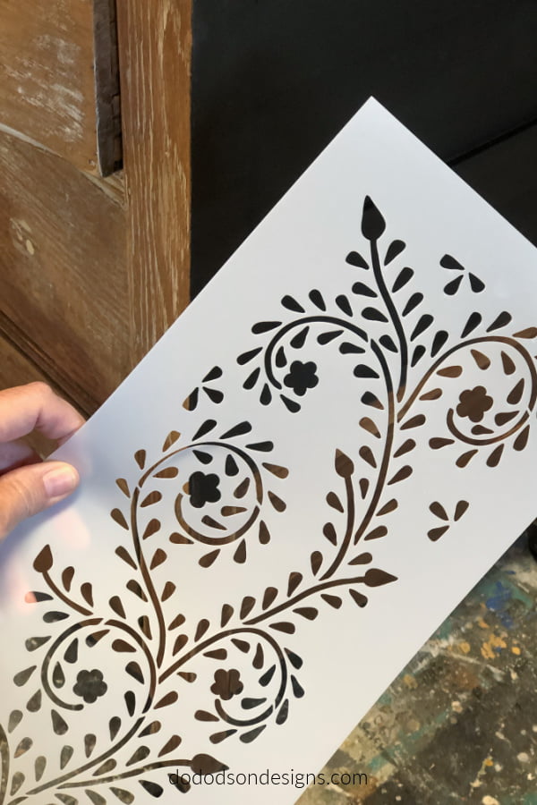I L-O-V-E this Bone Inlay stencil pattern. I can't wait to get it on my dresser.