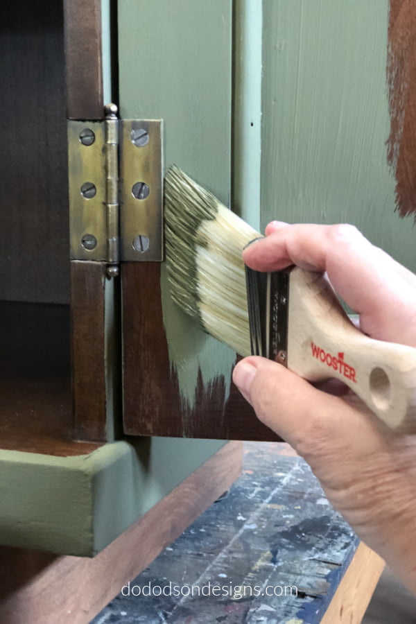 This chalk paint really stays where you put it. No runs or dripping.