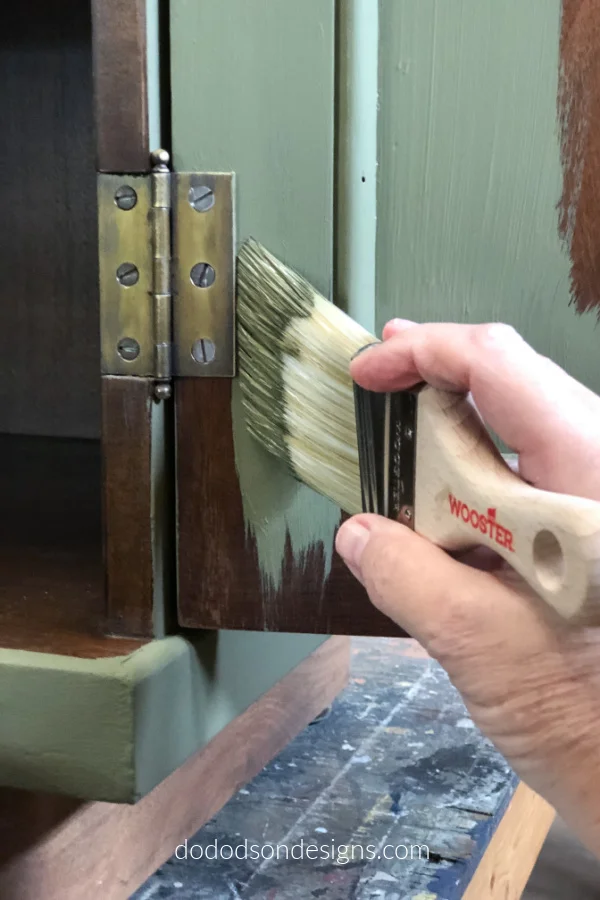 This chalk paint really stays where you put it. No runs or dripping.