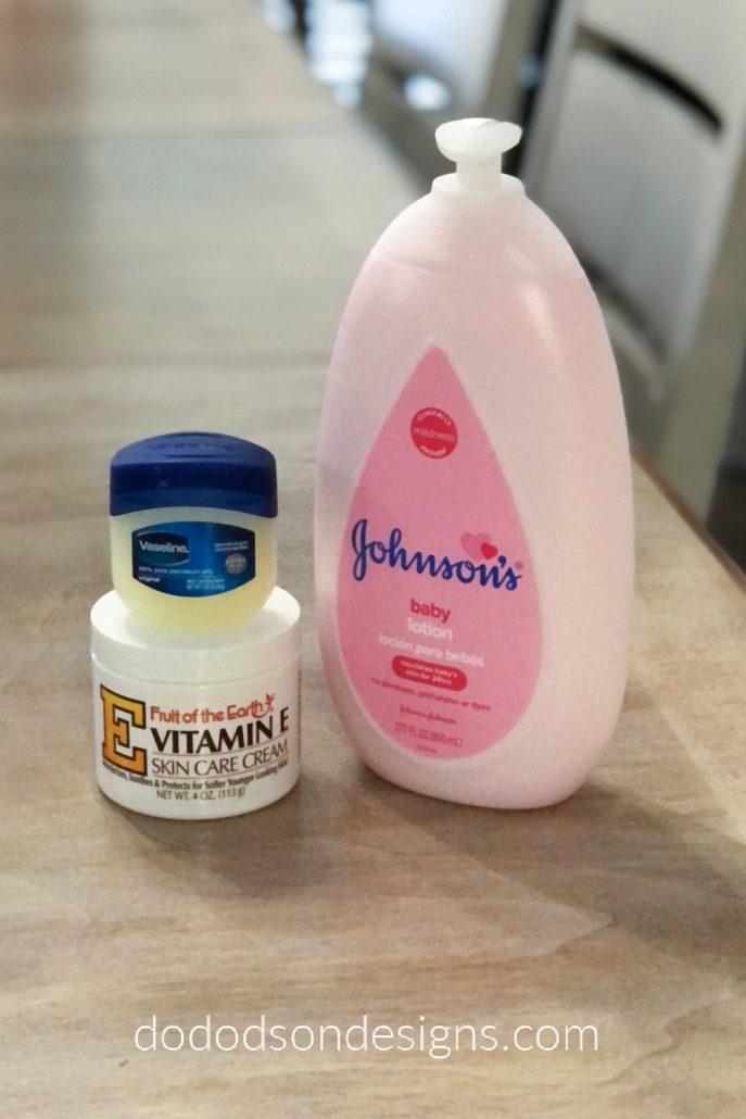 3 simple ingredients... DIY body lotion recipe for extreme winter skin. Get the PDF downloadable recipe and make it now!