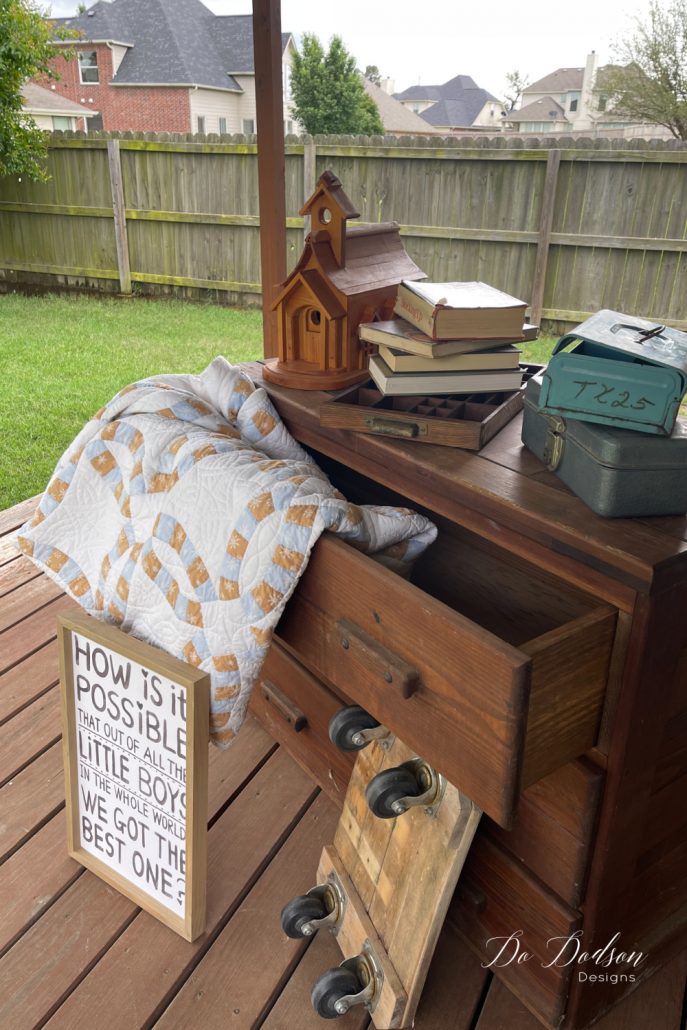I can't explain it when it comes to the garage sales, but it's like a lightbulb that goes off in my head. My mind instantly goes into decorating and repurposing mode. And because I love vintage and anything farmhouse-related, I can usually find a way to incorporate or recreate almost anything into my home decor style. Today I'm sharing 7 categories that I look for when I want to add budget-friendly decor with garage sale finds.