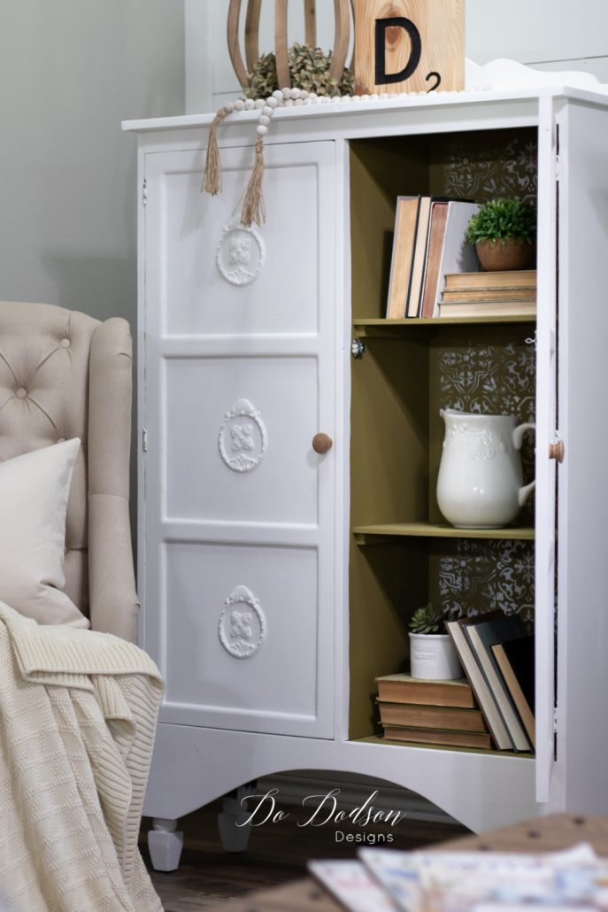 I love how this cabinet looks after repainting with chalk paint and adding a beautiful stencil design inside. It gives it that farmhouse look I LOVE!