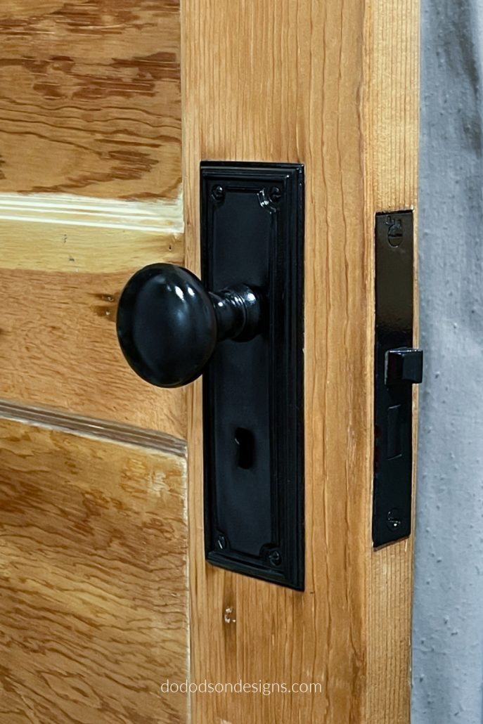 I can't believe how well the vintage hardware cleaned up. A fresh coat of high gloss black and it looked brand new. The pantry door looks amazing now!