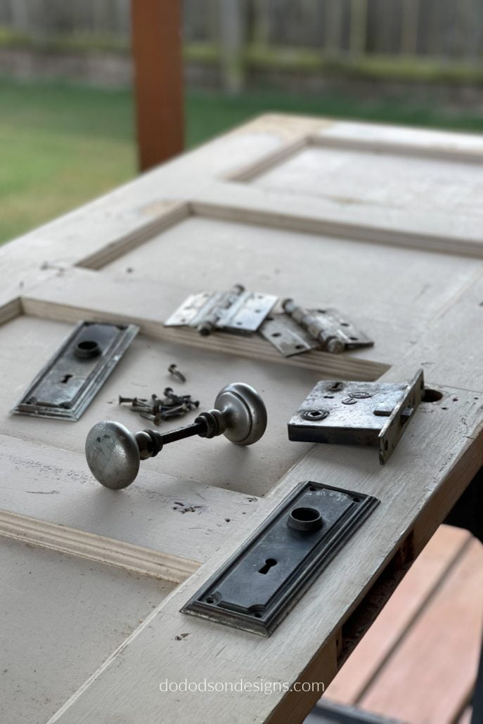 I was able to salvage the hardware on this wood pantry door and I'm so glad I did! It was the perfect addition to my pantry door makeover.