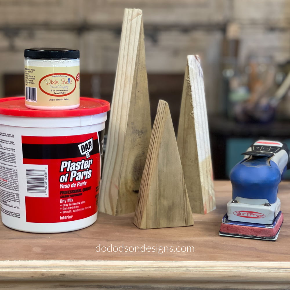 Need a quick Christmas craft idea? Make cute wood block Christmas trees with your scrap wood 2x4s.