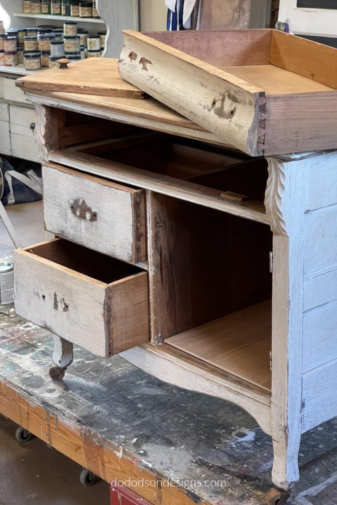 I found this antique washstand on the curb and now it's getting an extreme makeover! Come see the after. It's amazing what a little chalk paint can do for these old pieces of furniture.