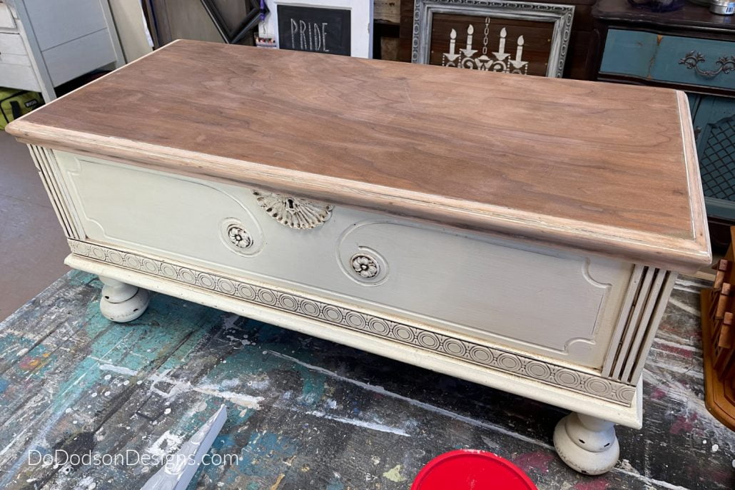Just in case you're on the fence about this whole DIY chalk paint recipe, here is an excellent testimonial from yours truly. This piece is my circa 1930s Roo's Cedar Chest. I painted it some ten years ago with this recipe. Usually, I wouldn't attempt to repaint over a finish like this one, but I wanted to change color, and that is the only reason.
