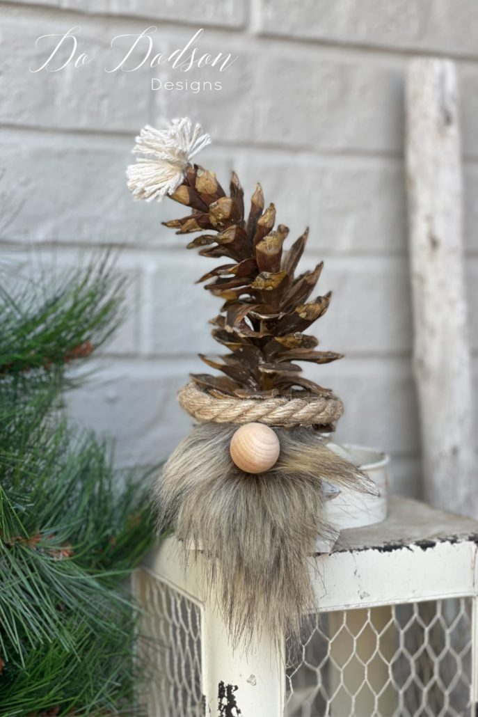 Pinecone Gnomes - DIY Christmas Craft Decor