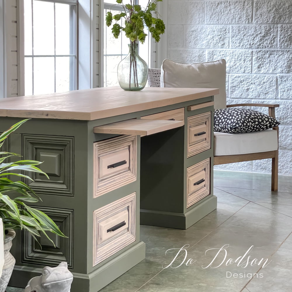 Are you crushing over those natural wood finishes?! Learn how to DIY this gorgeous look on your wood furniture. Au Naturel Stain by Dixie Belle Paint Co.