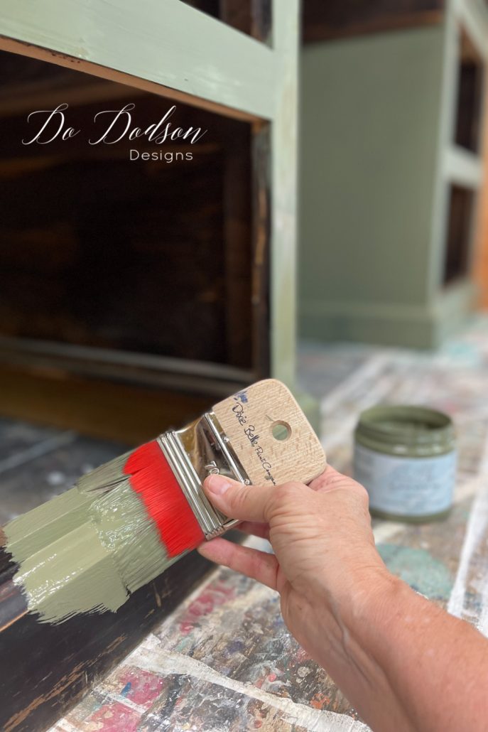 To complete the look of a paint and stain combo on my desk, I used Dixie Belle's SILK All-In-One Mineral Paint in this beautiful green color called CATUS. Its natural earthy color gives off the feeling of calmness.