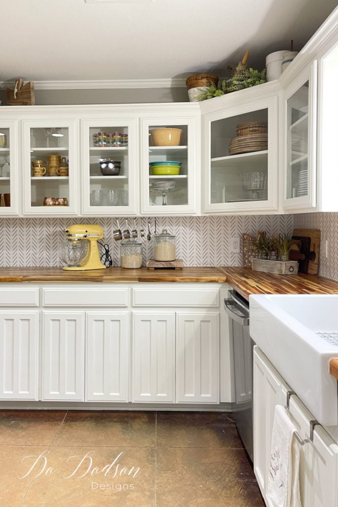 The easiest DIY peel and stick wallpaper backsplash you'll ever do in your kitchen. It's the perfect temporary alternative when you can't decide on a design.