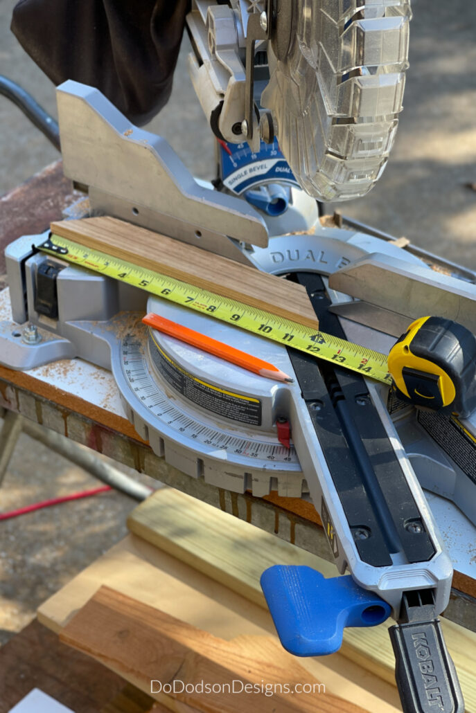 How to cut a 45 degree angle with a miter saw